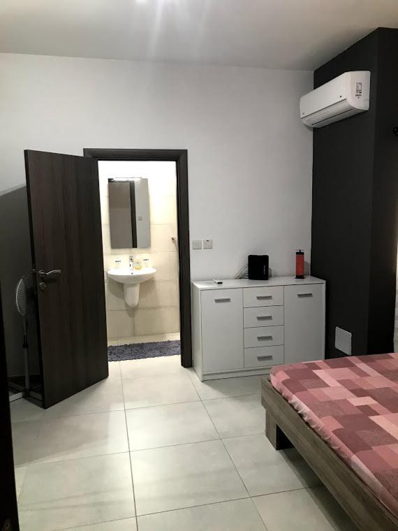Luqa Apartment - 5 Mins From Airport Εξωτερικό φωτογραφία